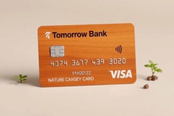 Tomorrow Bank Karte aus Kirschholz zur Förderung von Naturschutzprojekten.